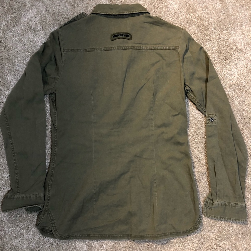 Quicksilver shirt. - Picture 2 of 3